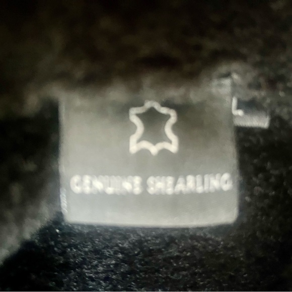 Women's Black shearling Fur-Trimmed Jacket with hood. Great conditions - Picture 3 of 5